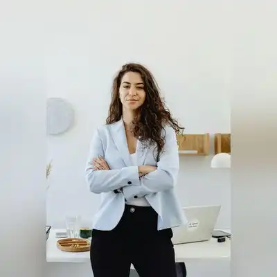 张莉